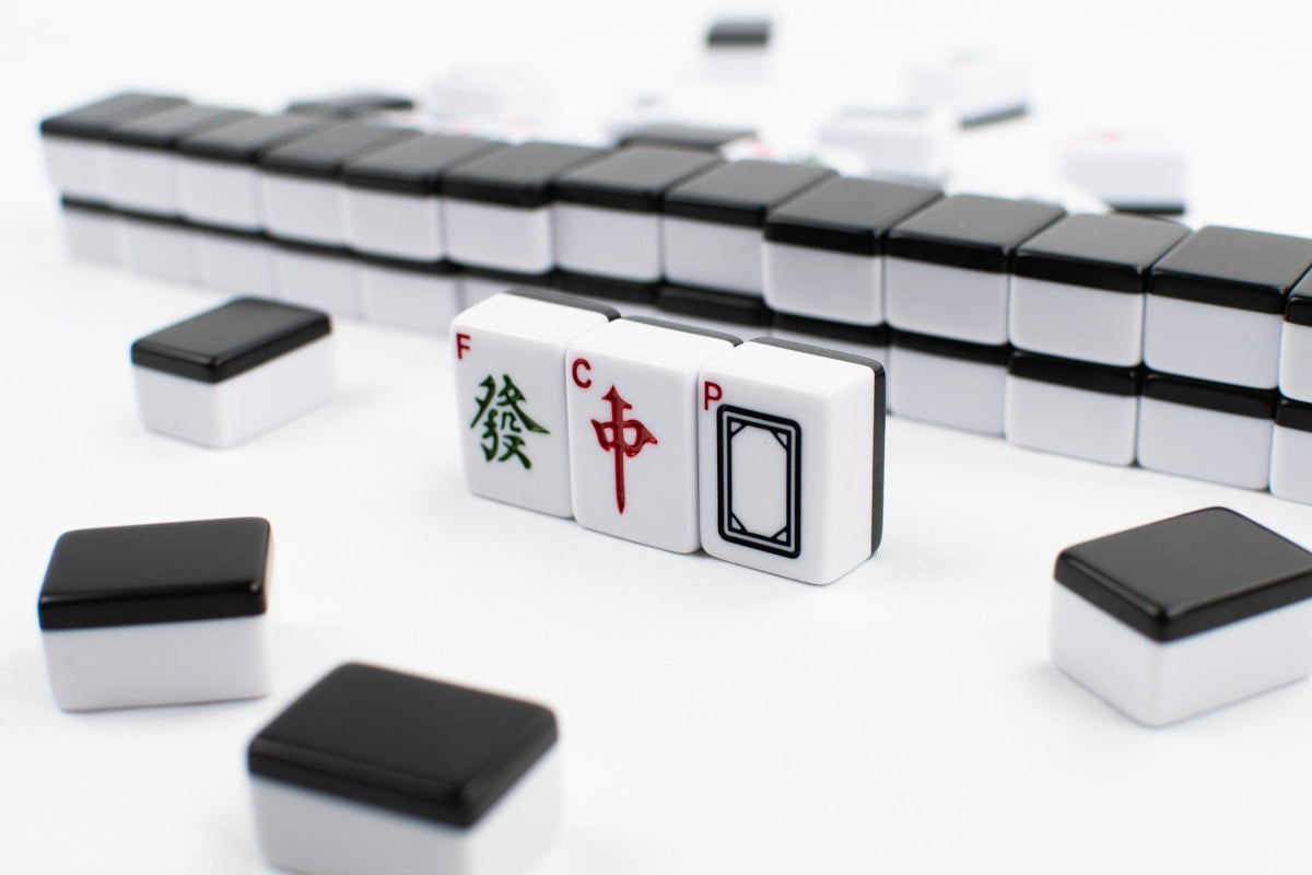 Mah Jong - Classic Travel Case Set (Lets Play Games)