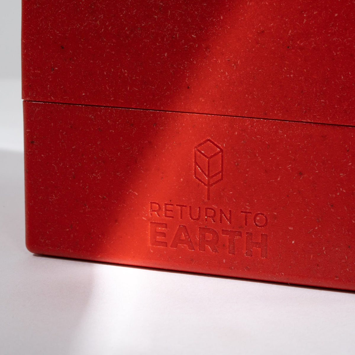 Ultimate Guard Boulder 100+ Return to Earth Deck Box - Red
