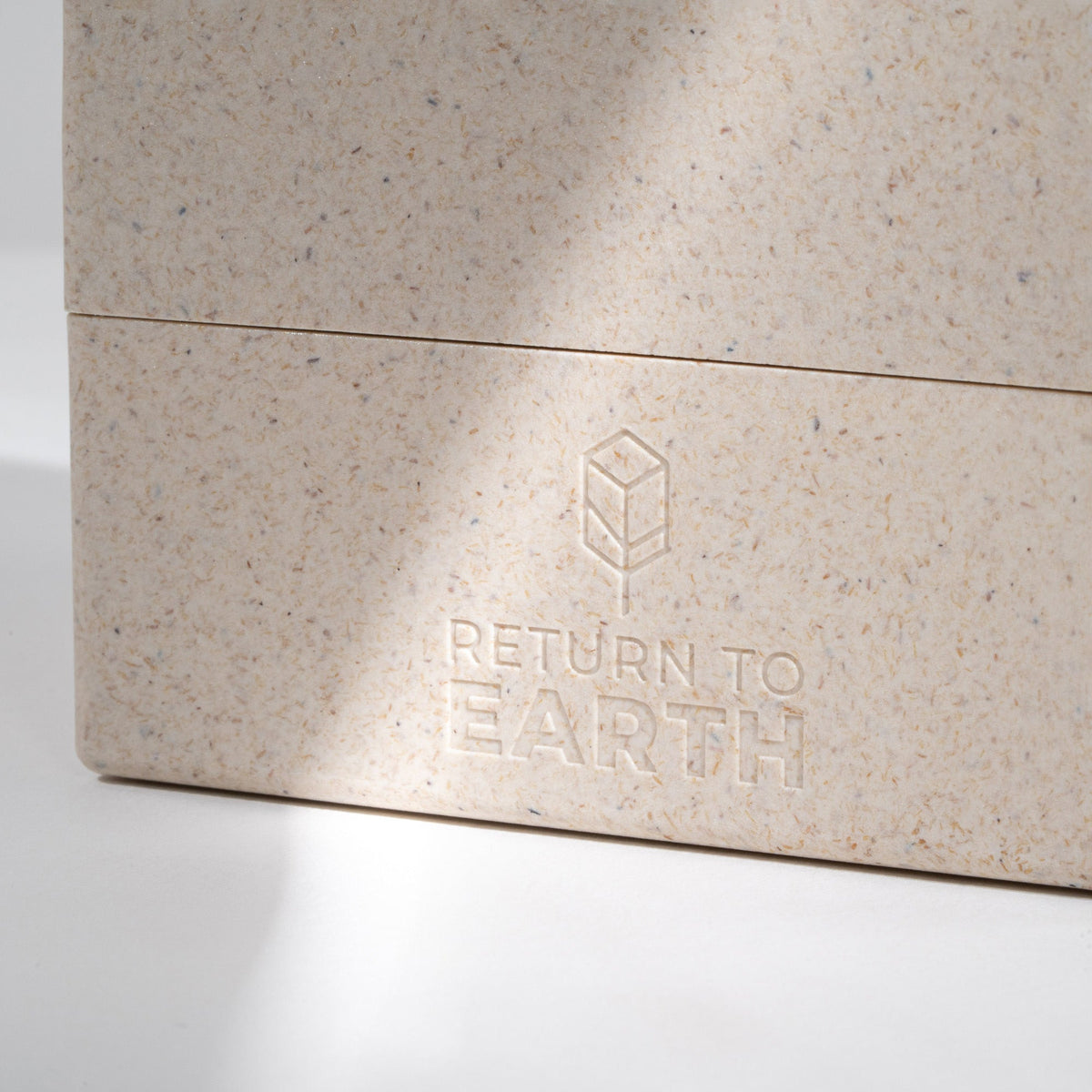 Ultimate Guard Boulder 100+ Return to Earth Deck Box - Natural