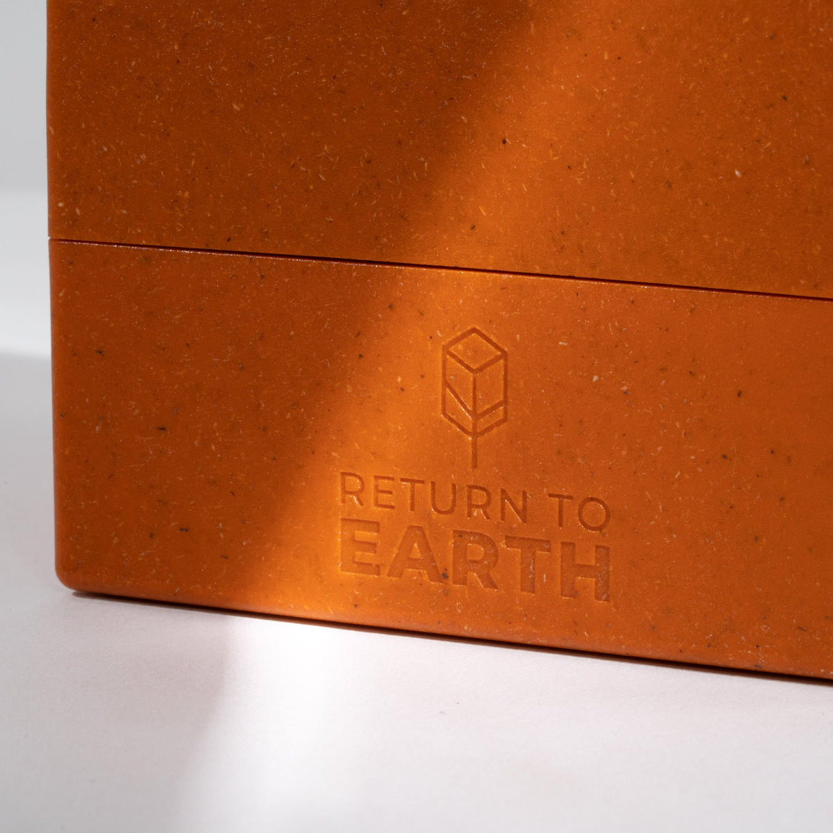 Ultimate Guard Boulder 100+ Return to Earth Deck Box - Orange
