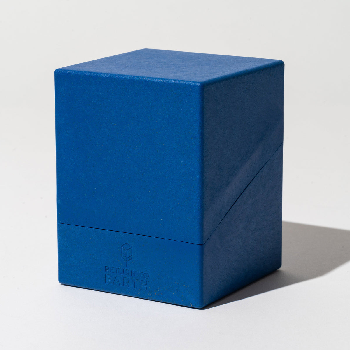 Ultimate Guard Boulder 100+ Return to Earth Deck Box - Blue