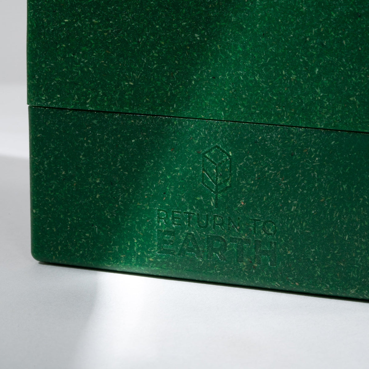 Ultimate Guard Boulder 100+ Return to Earth Deck Box - Green