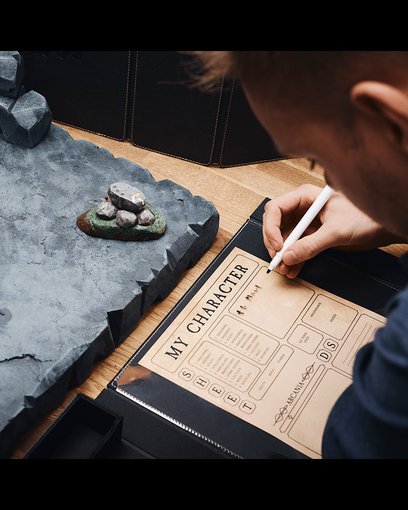 Player Companion - Iron Grey (Dragon Shield Roleplaying)